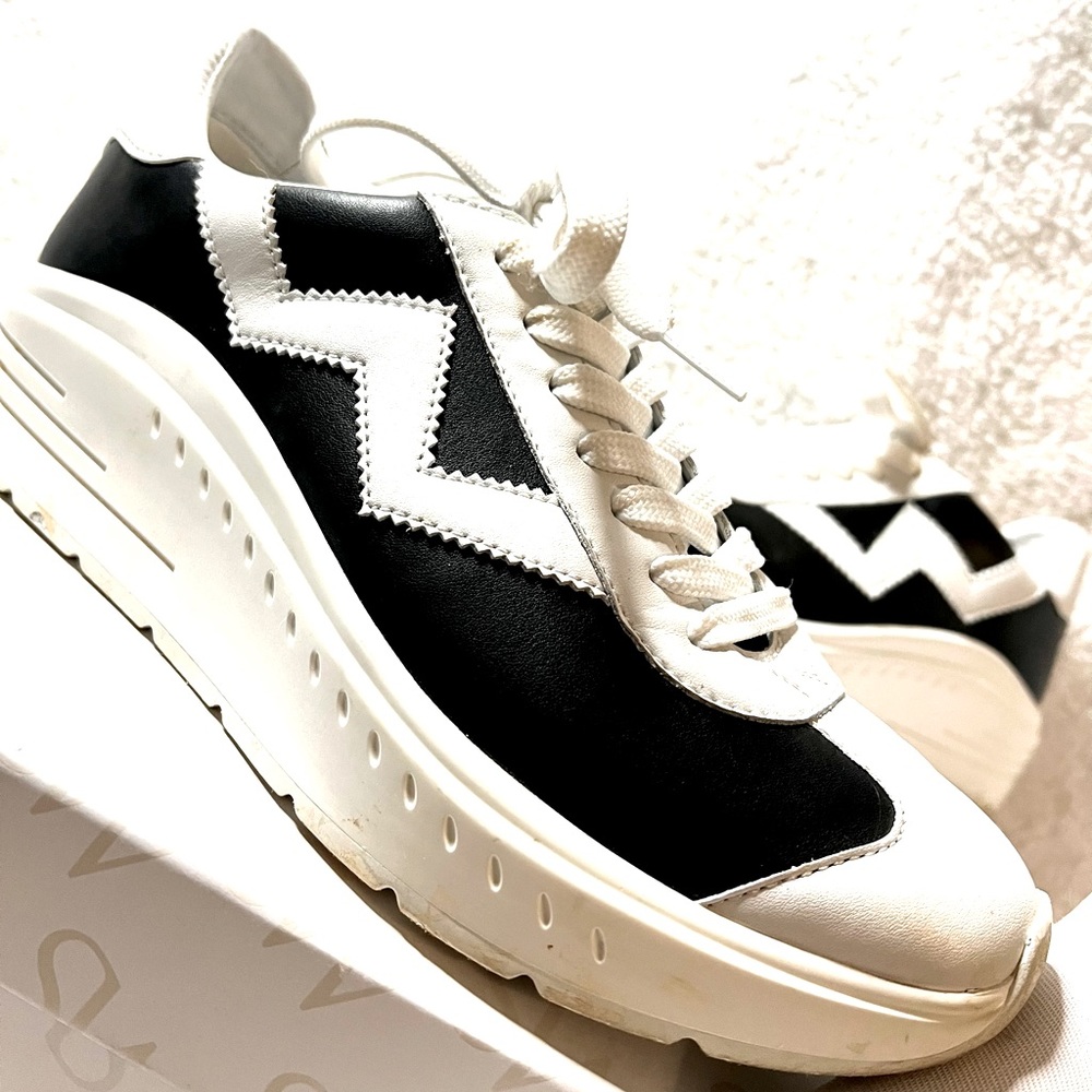 Stuart Weitzman Hartlee Sneaker size 7.5